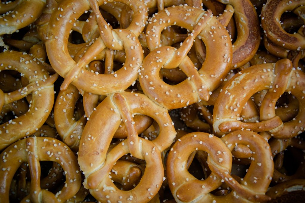Cómo Hacer Pretzels Caseros Paso a Paso Libros Aguilar Cocina