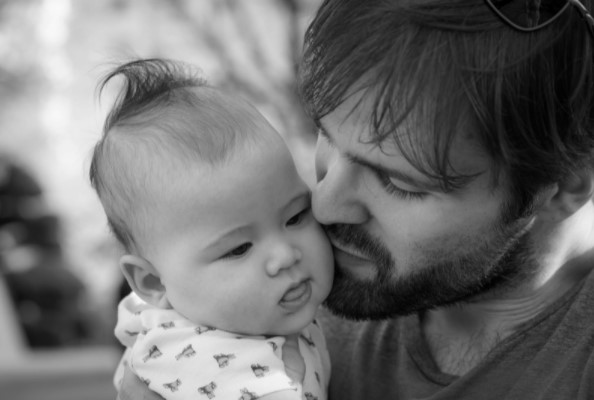 bebe con padre