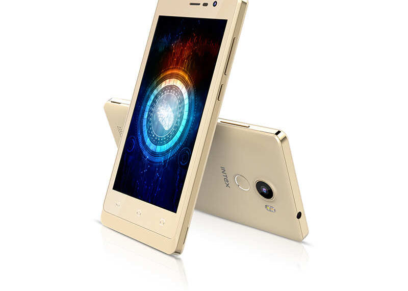 En imágenes: instalación del soporte para smartphone Intex