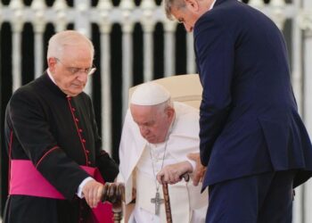 Papa cancela viaje a Congo y Sudán del Sur por problemas de rodilla