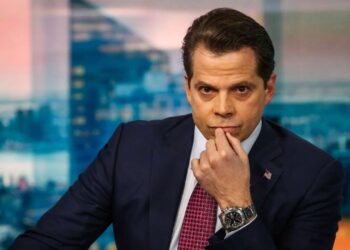 SkyBridge de Scaramucci se enfrenta a un éxodo masivo de inversores del fondo principal en medio de la recesión del mercado