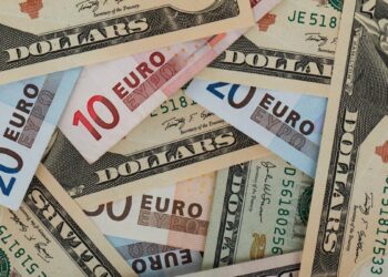 Euro vs. dólar: La Unión Europea sigue devaluándose