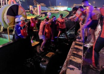 Más de 80 personas rescatadas del incendio de un ferry en Filipinas