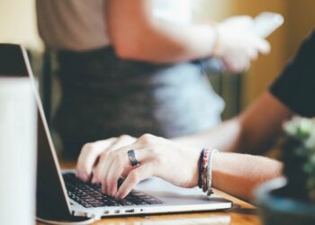 Beneficios de contar con un control de asistencia remoto