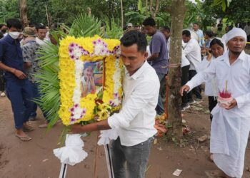 11 estudiantes se ahogan tras volcar transbordador en Camboya