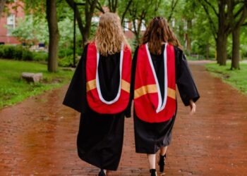 ¿Qué es mejor Harvard o Cambridge?