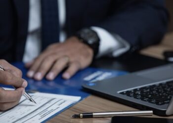 Las empresas precisan de asesoría para auditar sus cuentas anualmente
