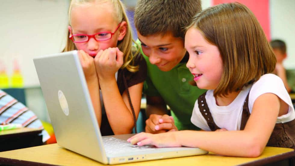 Debate sobre el respeto que el internet debe tener ante los derechos de la infancia