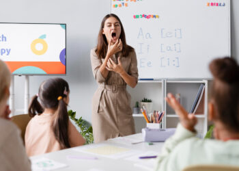 ¿Se puede estudiar la carrera de Pedagogía a distancia?