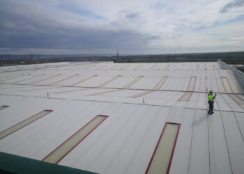 ¿Qué son las protecciones colectivas en trabajos en altura y por qué son obligatorias?