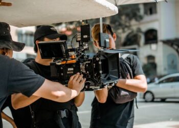 Cámara de cine profesional en rodaje independiente